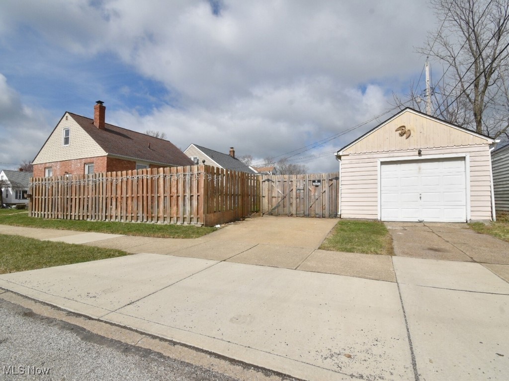 335 E 327th Street, Willowick, Ohio image 6