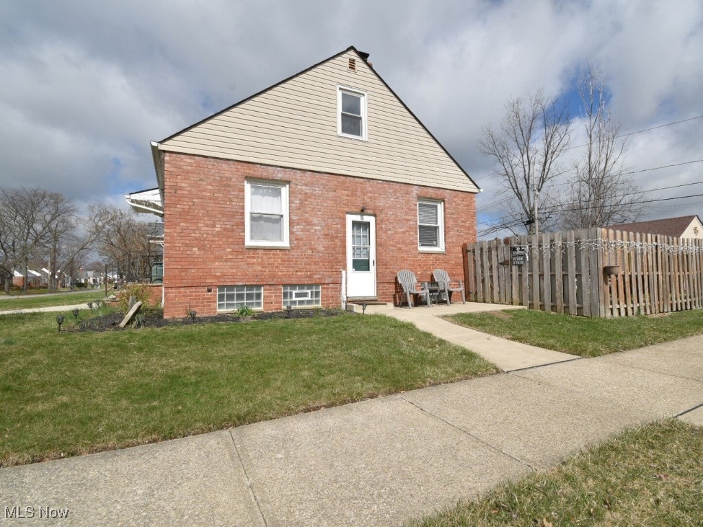 335 E 327th Street, Willowick, Ohio image 5