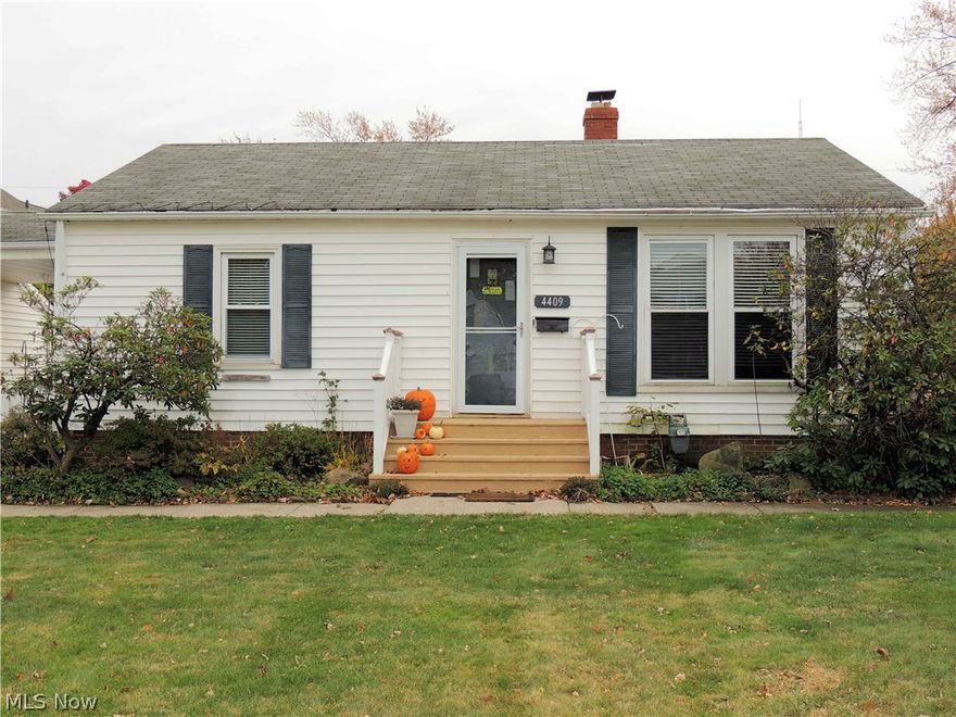 Cute 2 Bedroom Home With Basement. Spacious Rooms, Updated Bath. Large Yard!