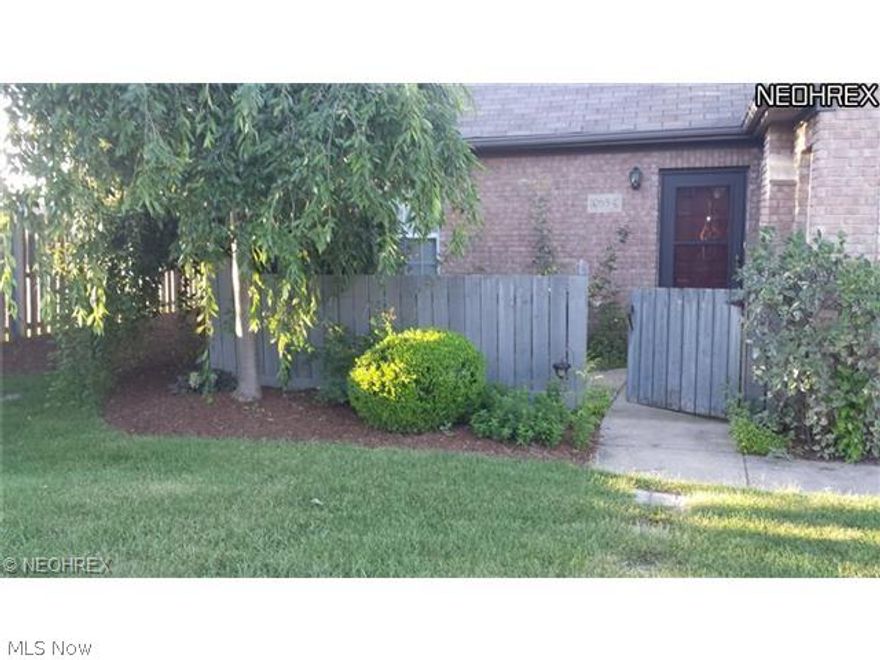 Fabulous well kept one owner home in the Villas.  Centrally located to everything in Medina and comes with use of a beautiful pool and clubhouse.  Monthly association dues cover water, sewer, trash, ground & clubhouse maintenance, plus+.  New carpeting and freshly painted.  All appliances stay with the property ~ including washer/dryer.