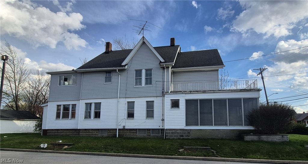 Photo of 2023 Warren Road, Lakewood, OH 44107 (MLS # 5202116)