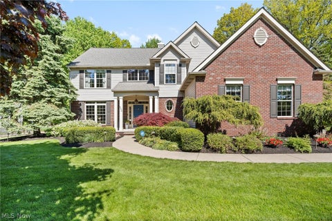Homes For Sale - 255 Williamsburg Drive<br/> Lorain County, Avon Lake, OH 44012