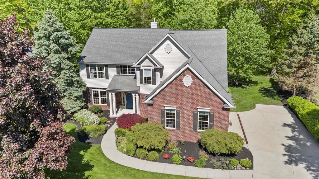 Photo of 255 Williamsburg Drive, Avon Lake, OH 44012 (MLS # 5205631)