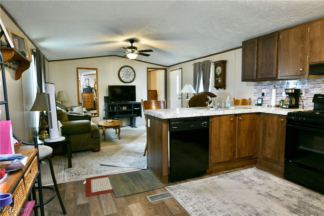 22 Marla Lane, Girard, Ohio image 16