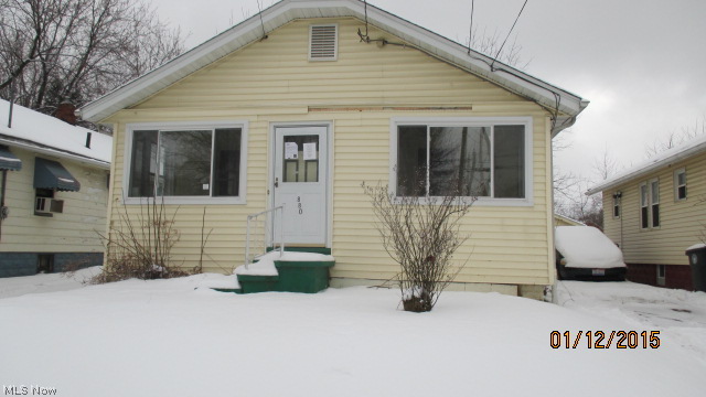 Cozy ranch w/ pver 800 sq ft. Spacious rear deck great for entertaining. 3 car garage!!! Enclosed front porch area. Formal Living and Dining Rooms. Spacious kitchen with eat in area. Plenty of cabinet and storage space. Full basement. Must see! Schedule your showing today!