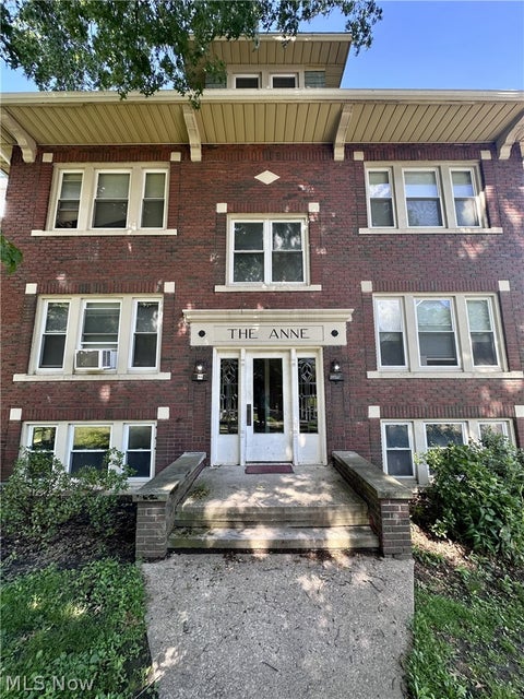 Apartment For Rent - 98 N Portage Path #6<br/> Akron, OH 44303