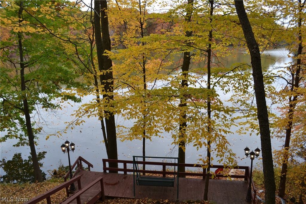 Photo of 229 Lake Shore Terrace, Warren, OH 44481 (MLS # 5202510)