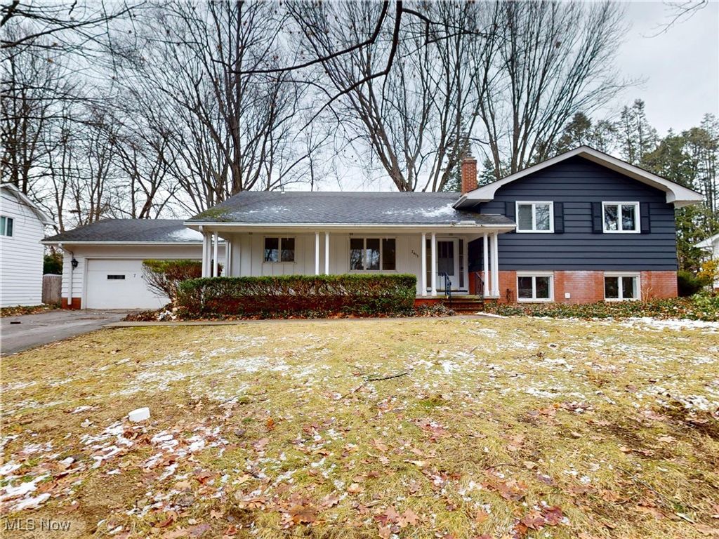 Photo of 7453 Hollycroft Lane, Mentor, OH 44060 (MLS # 5181733)