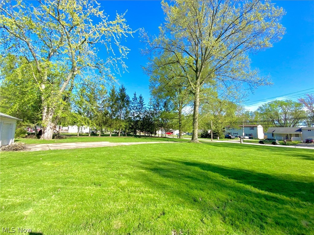 Garage on a 1.42 acre lot in mentor ready for a home to be built!