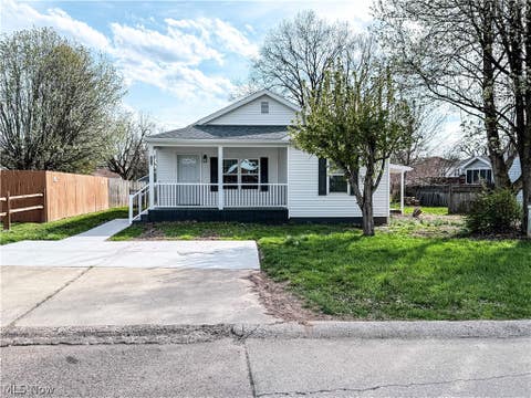Homes For Sale - 1312 12th Street<br/> Vienna, WV 26105