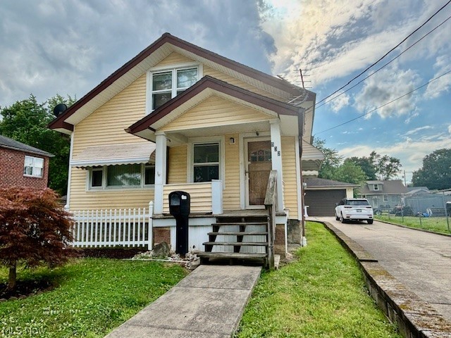 Main image without alt text