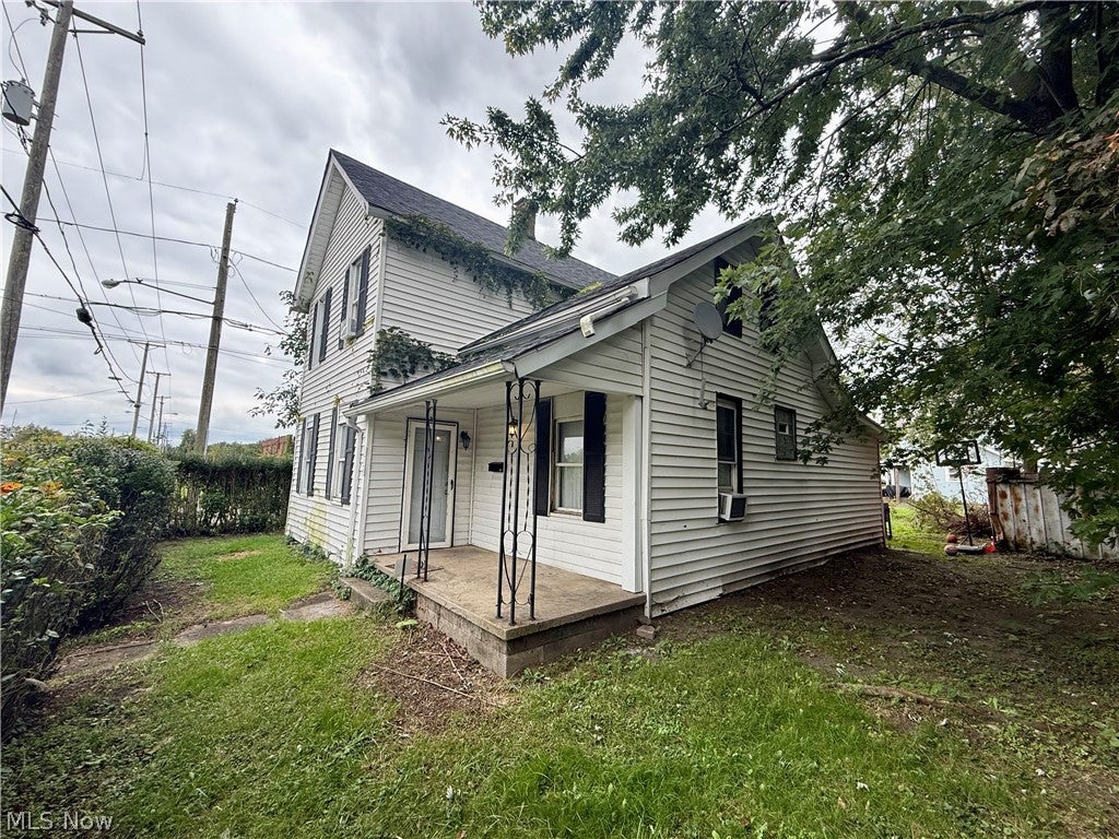 316 Young Avenue NE