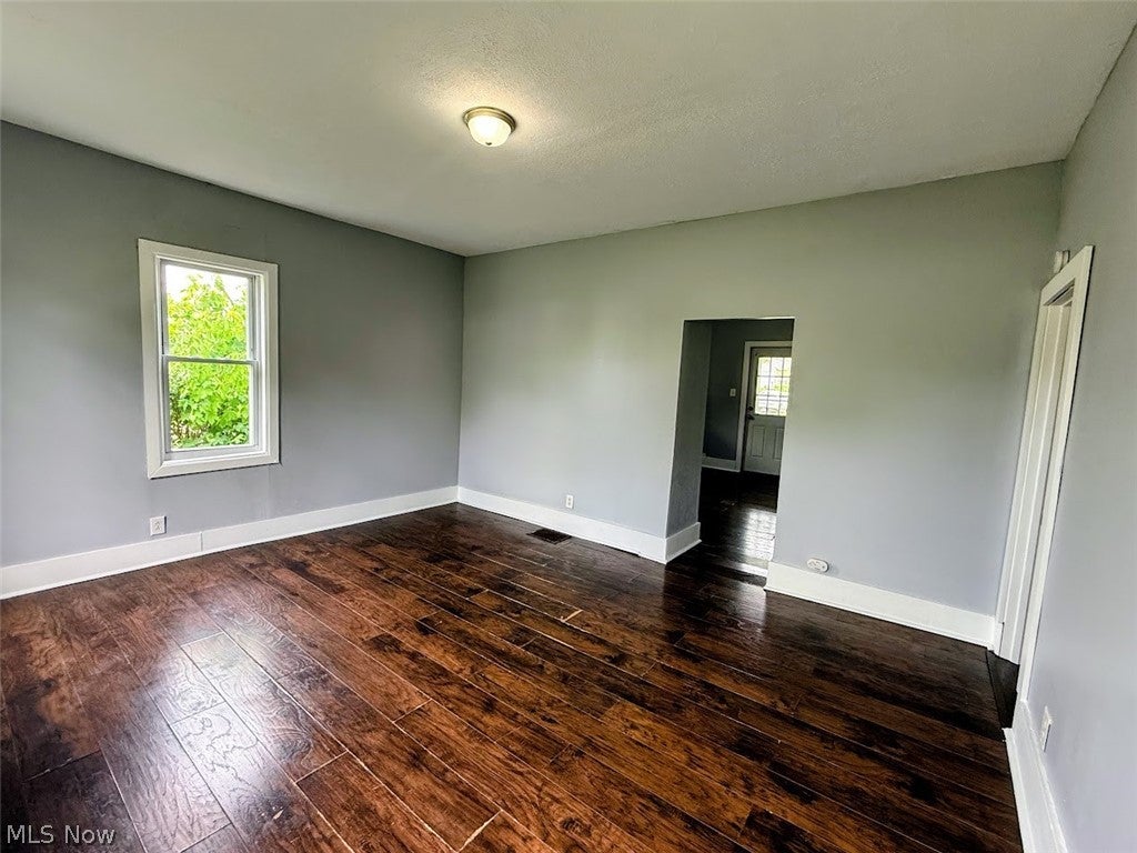 316 Young Avenue NE