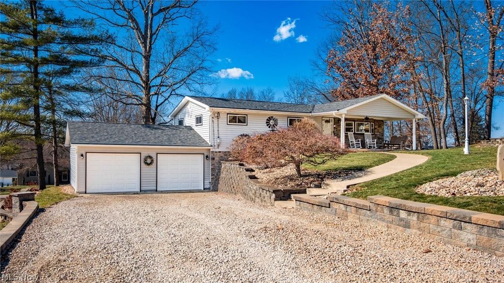 Photo of 3965 Dorothy Drive, Zanesville, OH 43701 (MLS # 5189964)