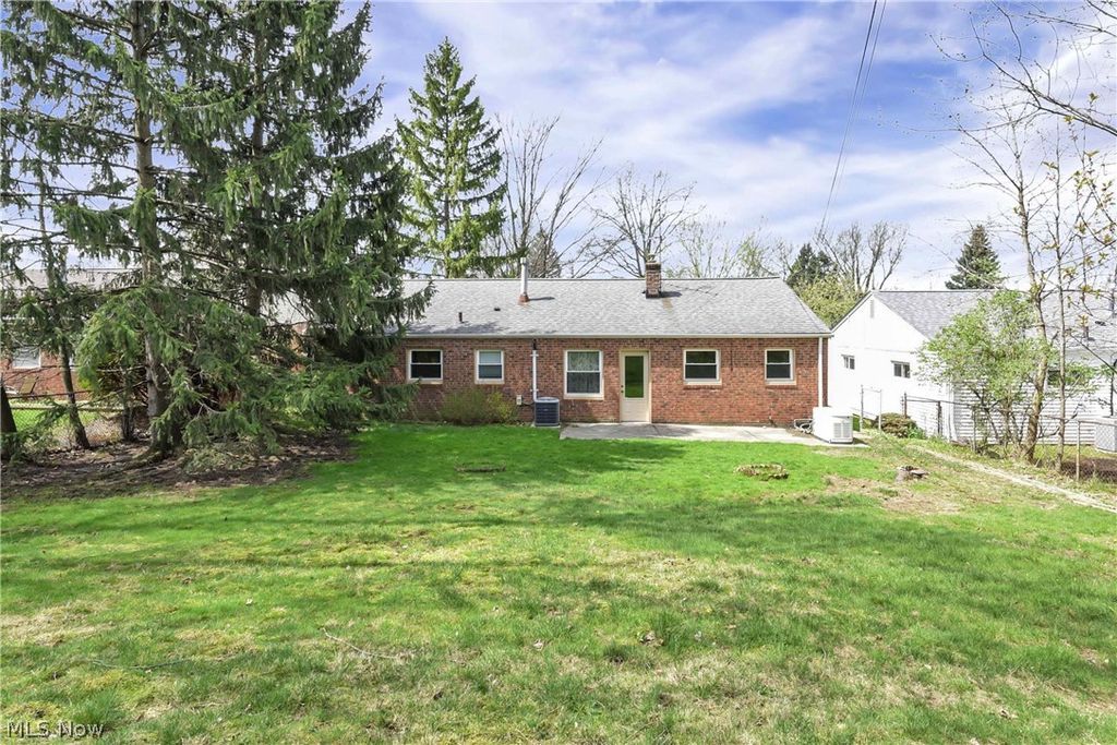 Photo of 1175 Ranchland Drive, Mayfield Heights, OH 44124 (MLS # 5201014)