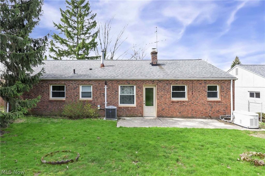 Photo of 1175 Ranchland Drive, Mayfield Heights, OH 44124 (MLS # 5201014)