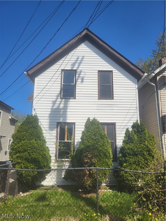 This is a 4 bed 2 bath double located on the Westside of Cleveland . The downstairs kitchen and bathroom were completely remodeled and new flooring and carpet throughout. Great opportunity to add to your portfolio or owner occupied.