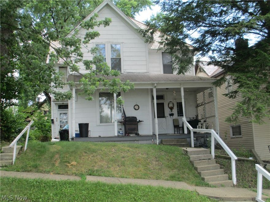 Here's your chance to have a steady income from this duplex.  Both downstairs and upstairs has long term tenants. Hud approved. level back yard. Great steady income.