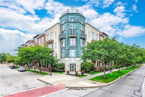 16800 VAN AKEN BLVD APT 410, CLEVELAND, OH 44120 - Image c7f45a096a1a4c722bd60f8f8d6db09d/3010709988