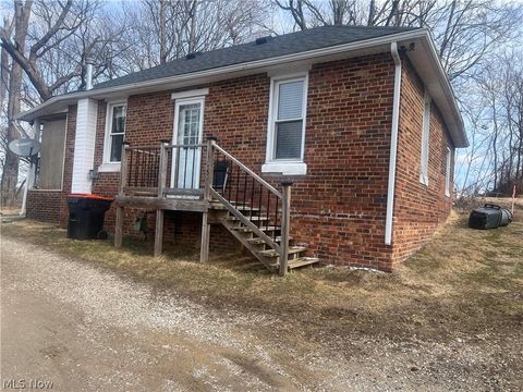 Homes For Sale - 1457 Sharon Avenue<br/> Muskingum County, Zanesville, OH 43701