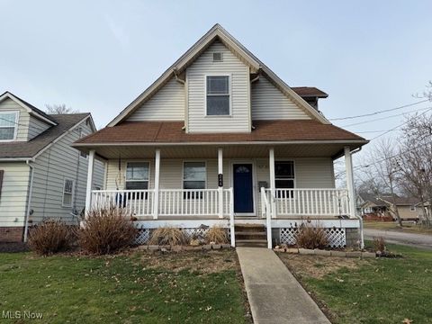 Photo of 244 5th Street NE, Barberton, OH 44203 (MLS # 5178472)
