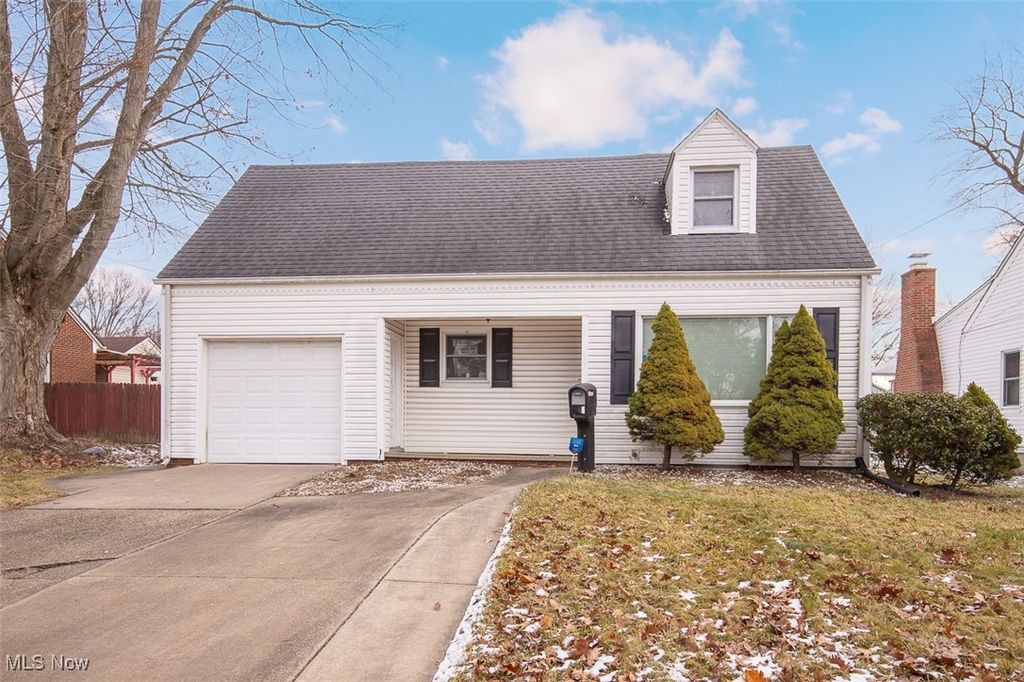 Photo of 271 N Hawkins Avenue, Akron, OH 44313 (MLS # 5181904)