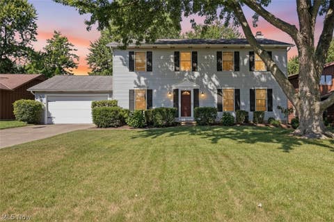 Homes For Sale - 19836 Bennington Drive<br/> Strongsville, OH 44136