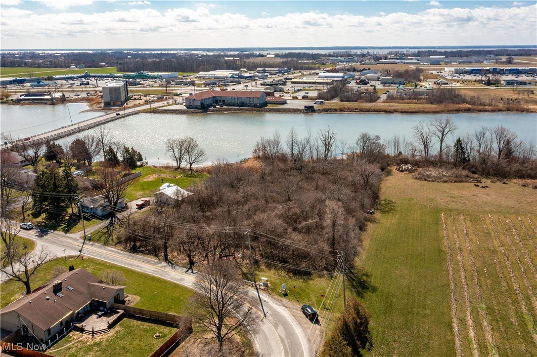 113 W Catawba Road, Port Clinton, Ohio image 2