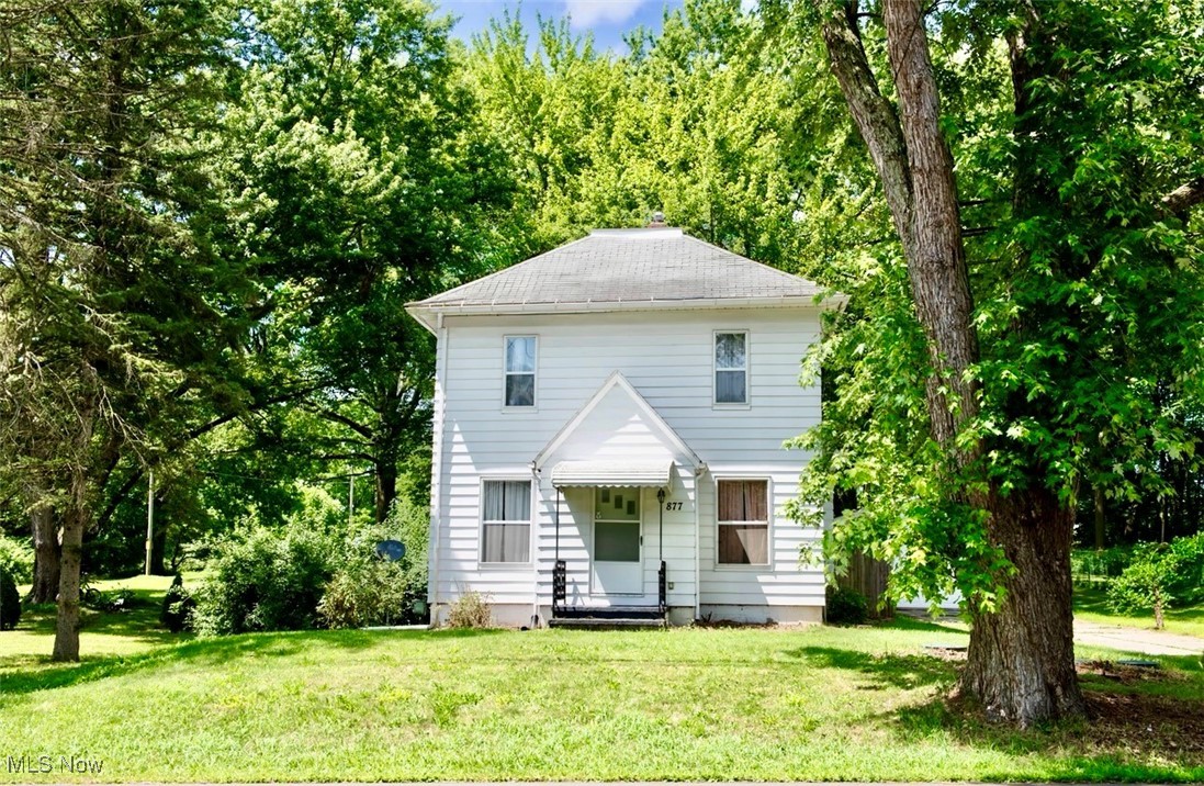 Welcome to 877 W Nimisila Rd in the heart of New Franklin. This charming colonial has 3-bedroom, 2-bathroom and 2-car garage.
Step inside to discover a generously sized dining room and living room. The kitchen is beautiful and spacious with many cabinets overlooking the backyard. Off the kitchen is a pantry and a full bath. Upstairs you will find three good size bedrooms and a full bathroom. The fenced-in backyard provides privacy and is ideal space for pets, play or relaxation. A brand new roof will be installed, offering peace of mind. Just minutes away from Turkeyfoot Lake, this location offers great opportunities for outdoor activities. Don't miss out! Schedule a showing today!