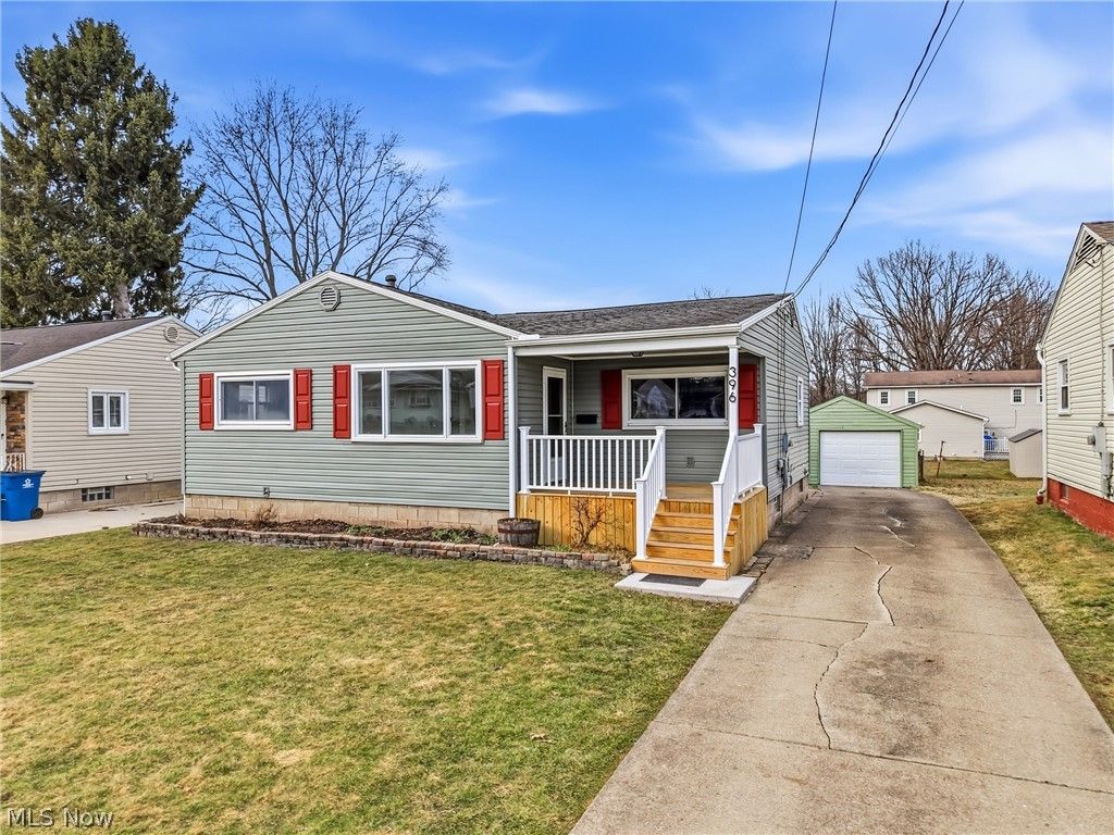 Photo of 396 Elizabeth Street, Hubbard, OH 44425 (MLS # 5190138)