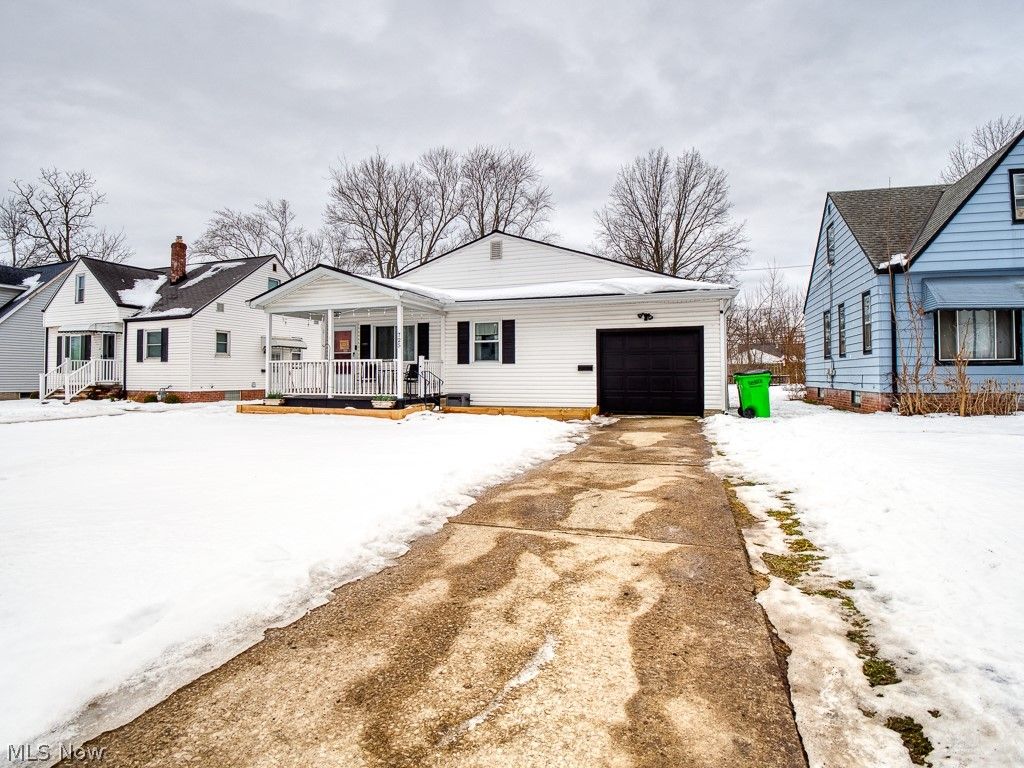 Photo of 725 Shakespeare Drive, Berea, OH 44017 (MLS # 5186527)