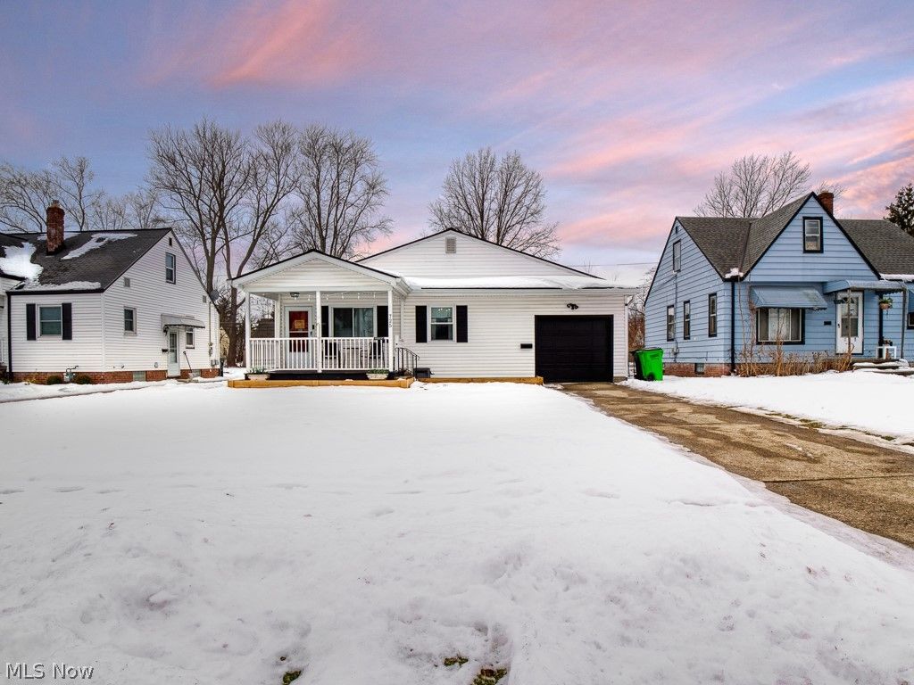 Photo of 725 Shakespeare Drive, Berea, OH 44017 (MLS # 5186527)