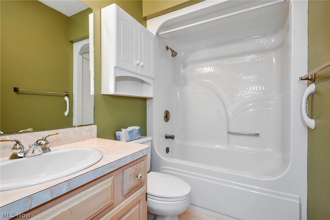 Country Scene Condo - Residential