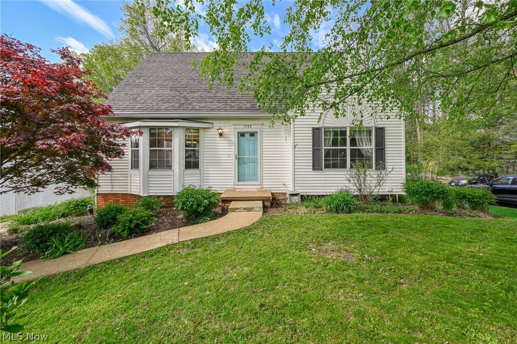 Photo of 1722 W Idlewood Drive, Twinsburg, OH 44087 (MLS # 5208773)