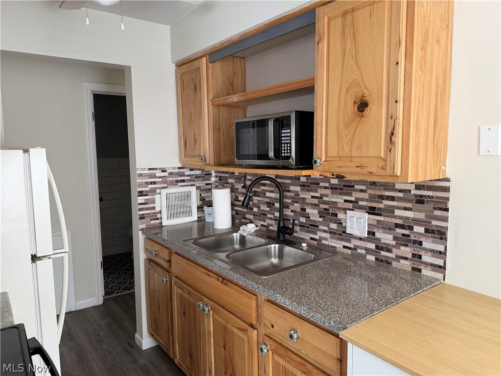 421 Tollis 246B