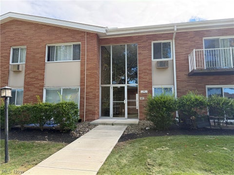 Condo For Rent - 421 Tollis Pkwy #246B<br/> Broadview Heights, OH 44147