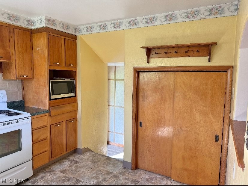 1517 Rolling Acres Road, New Cumberland, West Virginia image 5