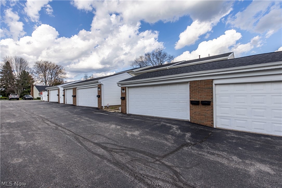 Country Club Twnhs North Condo - Residential