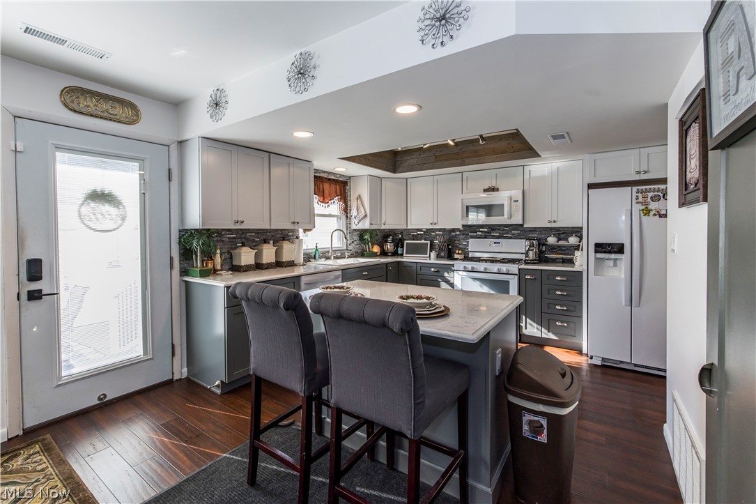 Country Club Twnhs North Condo - Residential