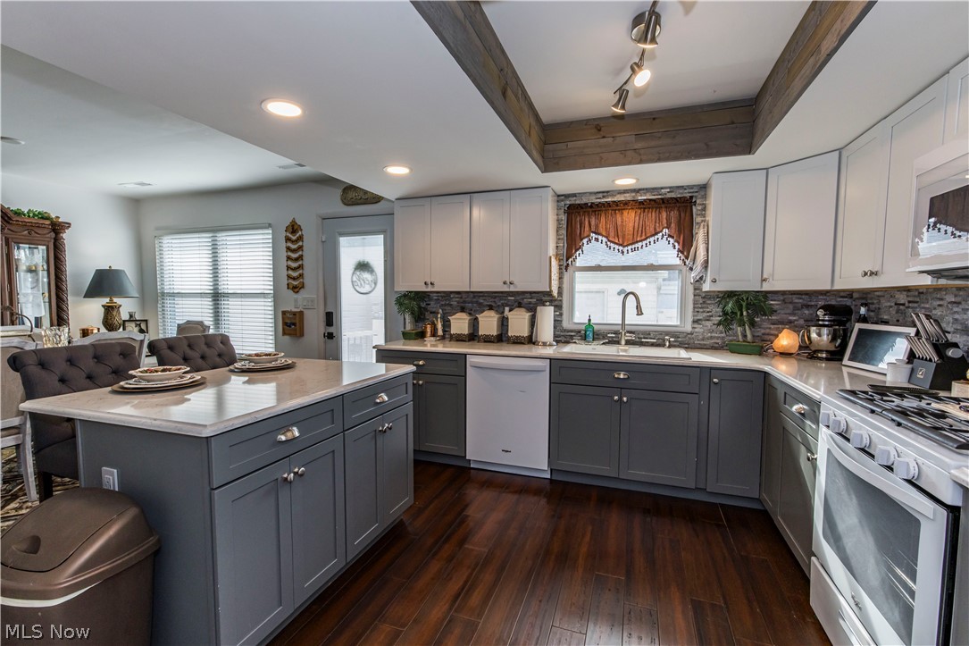 Country Club Twnhs North Condo - Residential