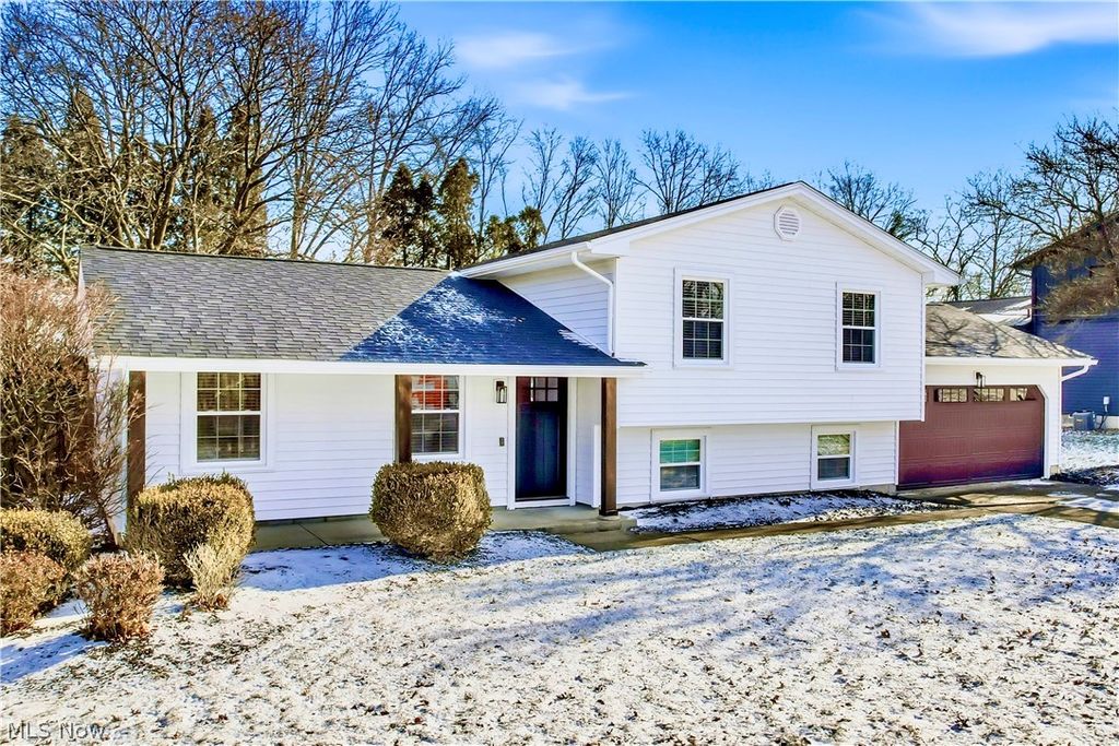 Photo of 325 Nebraska Avenue, McDonald, OH 44437 (MLS # 5195836)