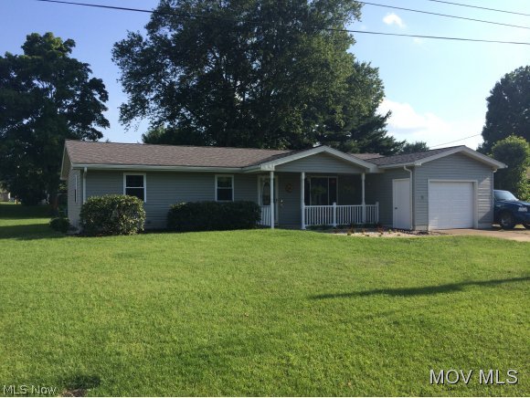 Beautiful 3 BR home with plenty of curb appeal, located only minutes from town in Reno. Walk-in closets included in master BR. Bathroom completely renovated. Dimensional shingle roof installed in 2009. #701 Elem: Phillips Elementary School Elem/Bus: N JrHigh: Marietta Middle School School JrHigh/Bus: N High: Marietta High School High/Bus: N Fire: VOL Police: SHF ;SQFT=Fin L1:1040, Fin Above:1040, Fin Total:1040, Unfin Above:0, Unfin Total:Y;PRKG= Off Street