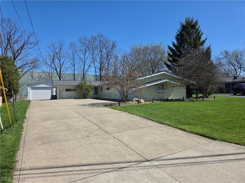 Photo of 9061 Cranbrook Drive, Northfield, OH 44067 (MLS # 5201809)