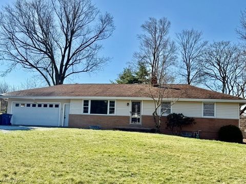 Homes For Sale - 1264 Everbright Drive<br/> Uniontown, OH 44685