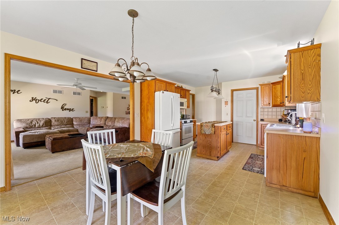 409 Pin Oak Place, Campbell, Ohio image 7