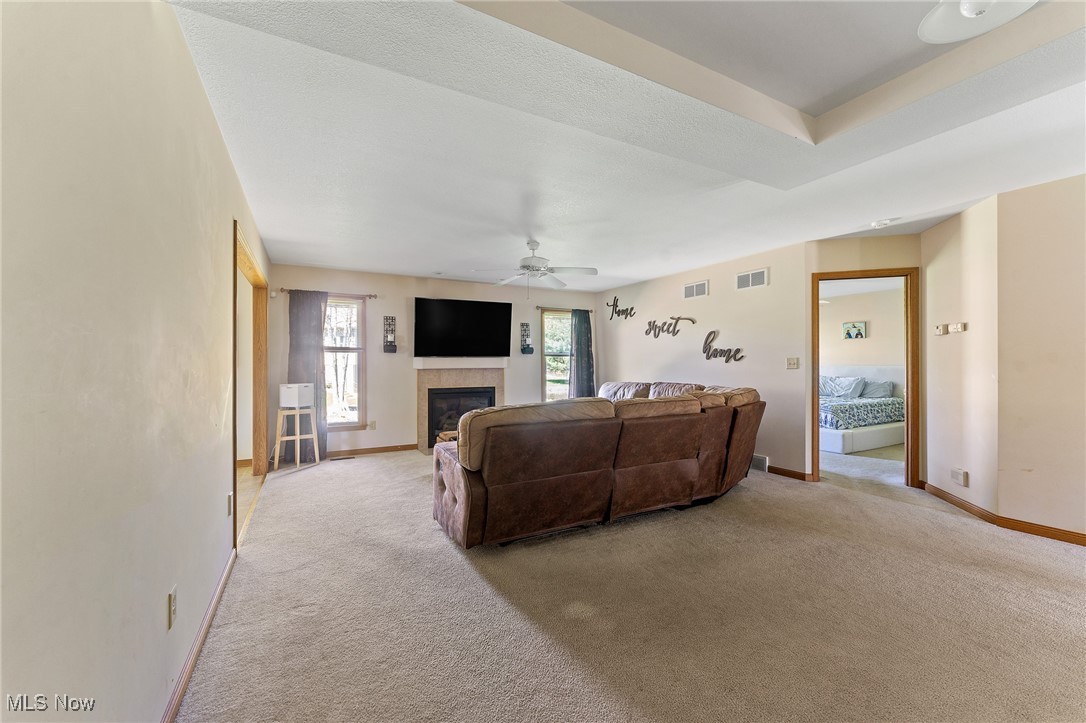 409 Pin Oak Place, Campbell, Ohio image 4