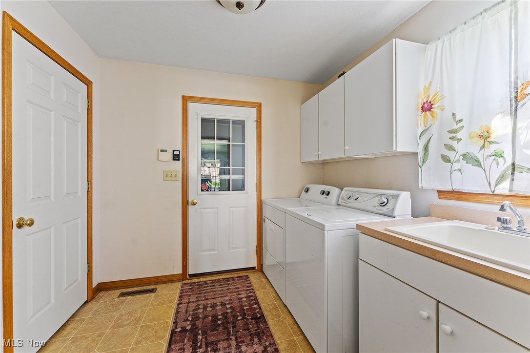409 Pin Oak Place, Campbell, Ohio image 16
