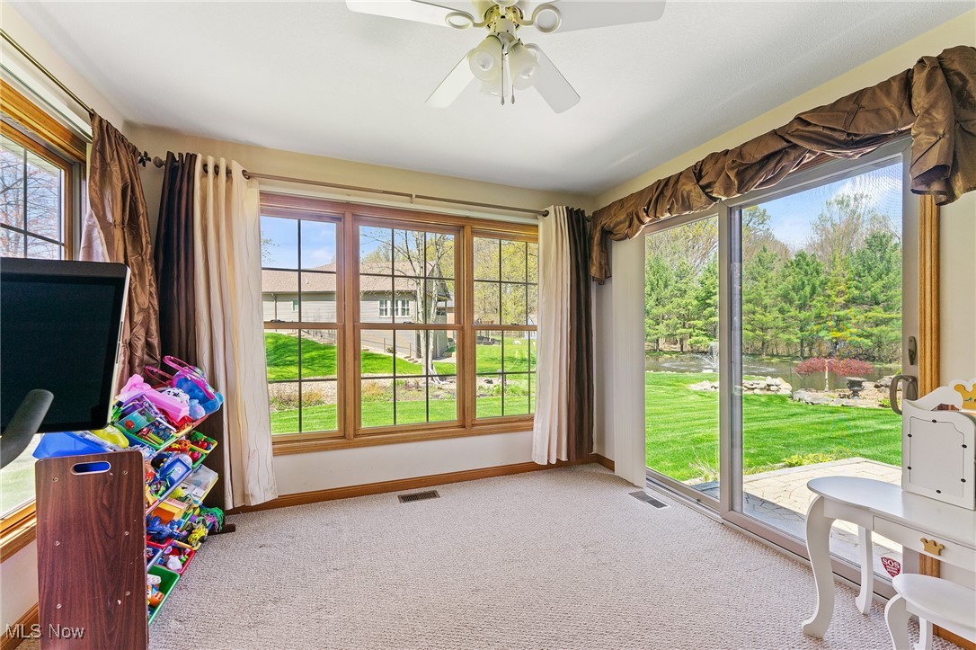 409 Pin Oak Place, Campbell, Ohio image 13
