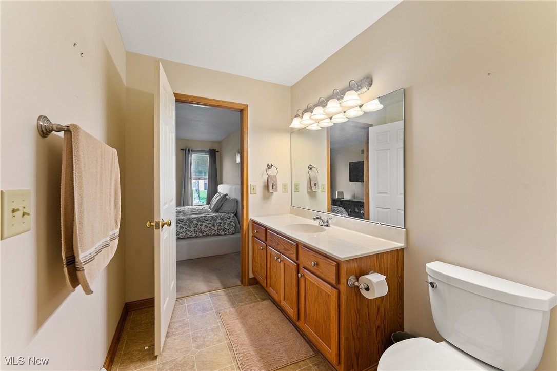 409 Pin Oak Place, Campbell, Ohio image 21