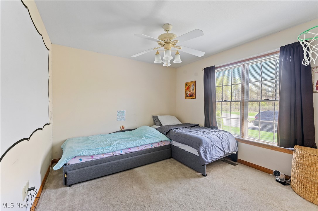 409 Pin Oak Place, Campbell, Ohio image 17